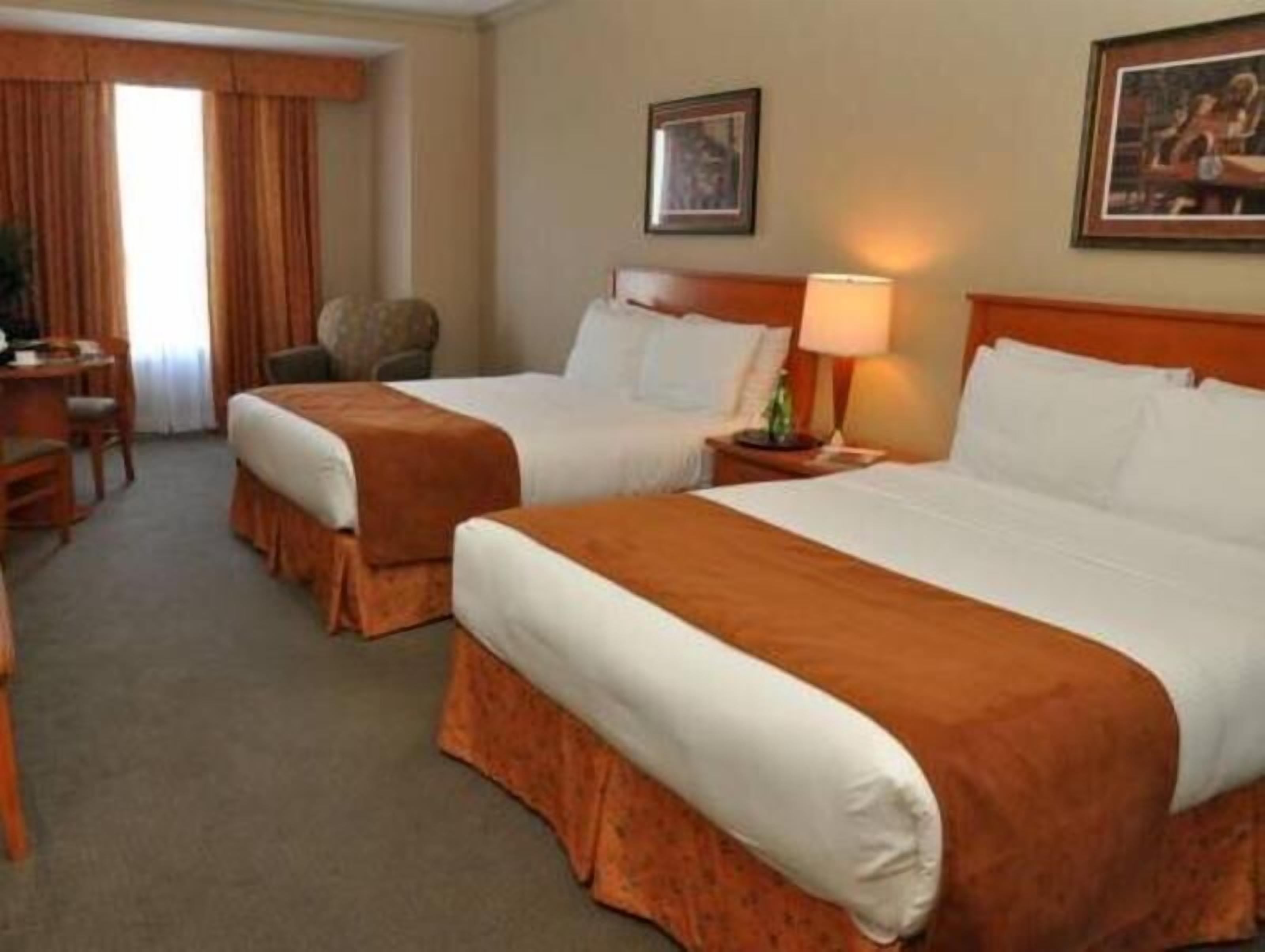 In-room safe, laptop workspace, iron/ironing board, free WiFi