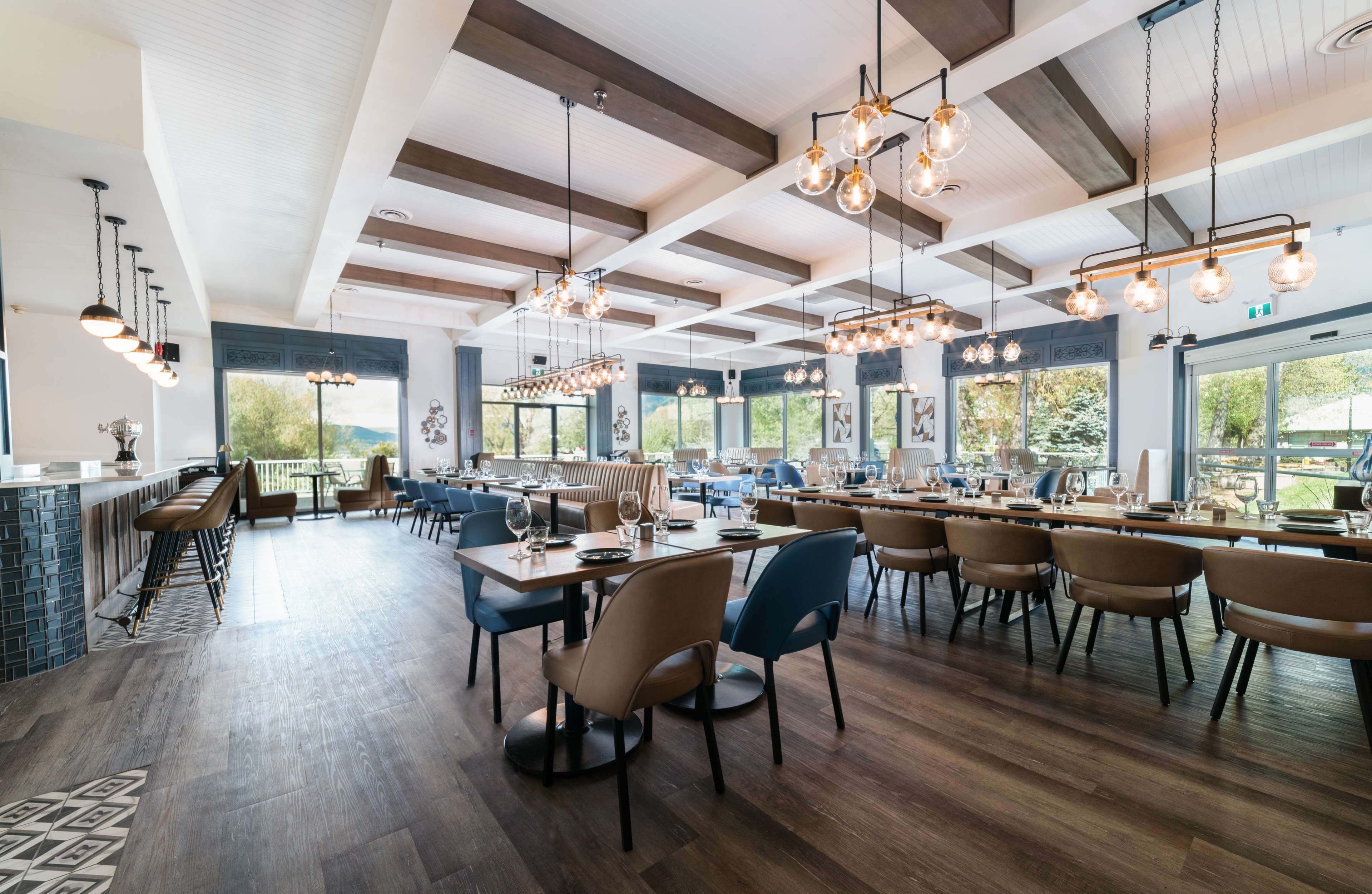 Se sirven almuerzos y cenas (con vistas al jardín) 