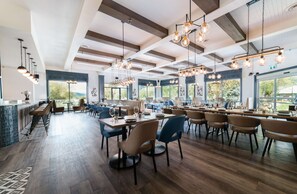 Lunch and dinner served, garden views