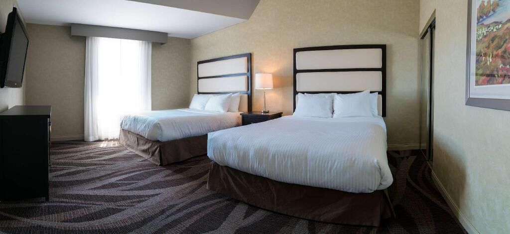 In-room safe, laptop workspace, iron/ironing board, free WiFi