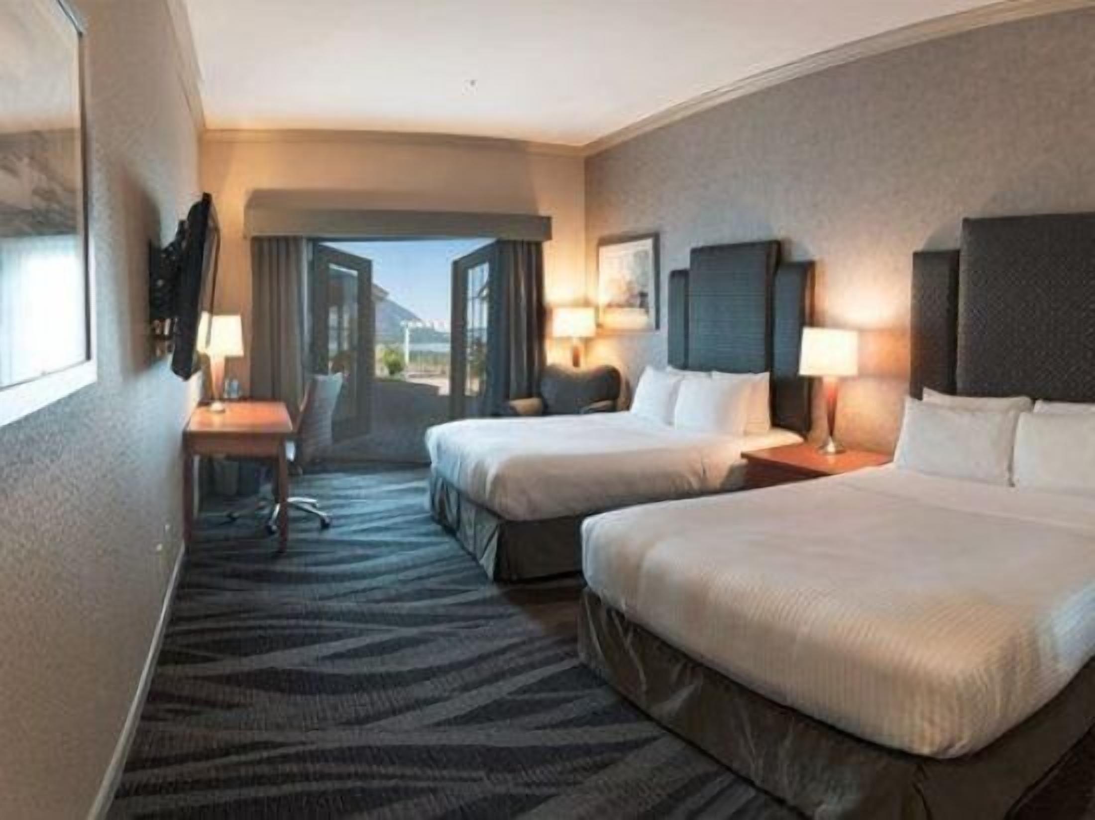 Zimmersafe, laptopgeeigneter Arbeitsplatz, Bügeleisen/Bügelbrett