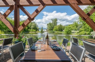 Lunch and dinner served, garden views 