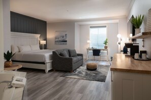 Chambre Standard, 1 très grand lit, non-fumeur, baignoire à jets | Coffre-fort, espace de travail pour ordinateurs portables