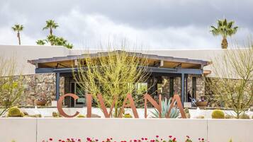 Fachada de la propiedad