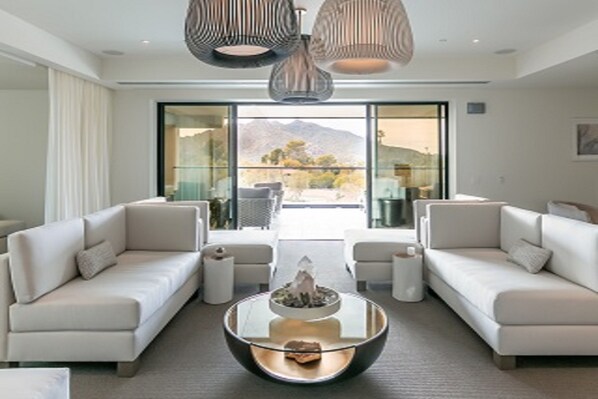 Salas de tratamiento para parejas, sauna y tina de hidromasaje