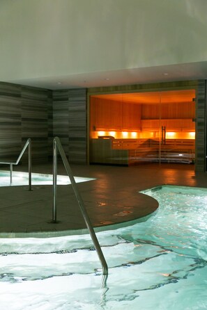 Indoor spa tub