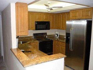 Departamento | Cocina privada | Refrigerador, microondas, parrilla de estufa y lavavajillas 