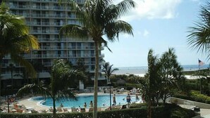 Outdoor pool, pool umbrellas, pool loungers - South Seas on the Gulf (Marco Island)