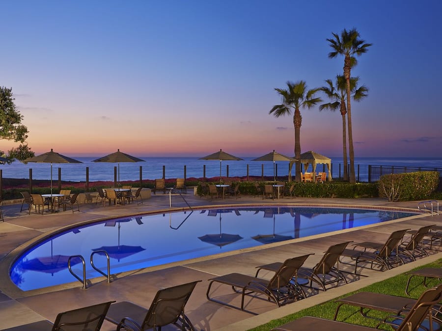 2 Außenpools, Sonnenschirme, Liegestühle