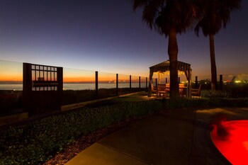 Hotel exterior and entrance at Carlsbad Seapointe Resort