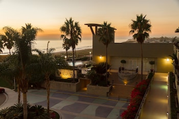 Hotel exterior and entrance at Carlsbad Seapointe Resort