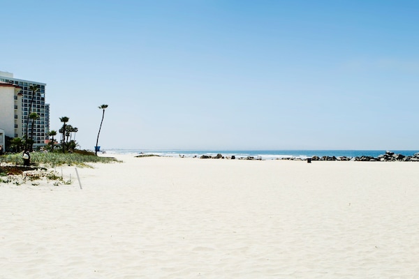 Una spiaggia nelle vicinanze