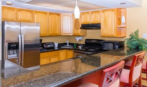 Suite, 1 Bedroom, Jetted Tub | Private kitchen