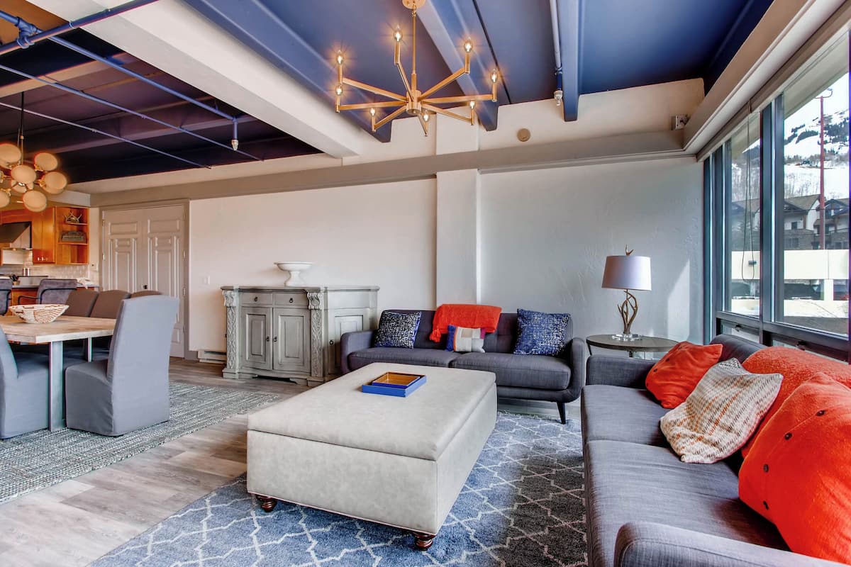 Room, 3 Bedrooms (Plaza, 5 Peak) | Living area | TV