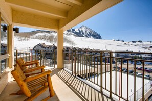 Room, 2 Bedrooms (Plaza -3 Peak / 2bath room 531) | Balcony