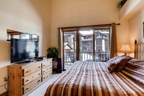 Loft, 2 Bedrooms (Black Bear -3 Peak /  + Loft 308) | Individually decorated, individually furnished, iron/ironing board