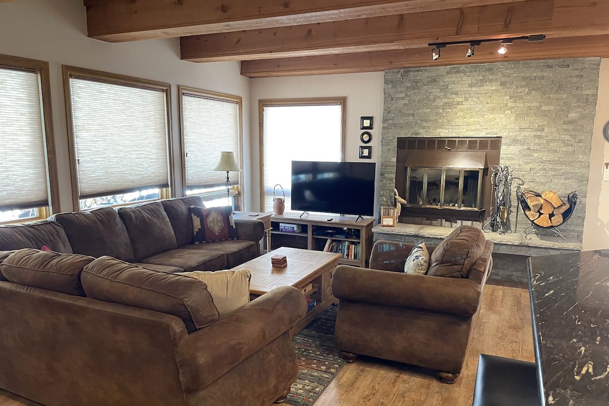 Room, 3 Bedrooms (Plaza, 3 Bath 3 Peak) | Living area