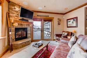 Room, 2 Bedrooms (Plaza, 2 Bath 5 Peak) | Living area | TV - The Plaza Condominiums, A Vail Resorts Property (Crested Butte)