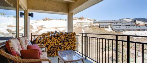 Room, 2 Bedrooms (Plaza -3 Peak / 2bath room 637) | Balcony