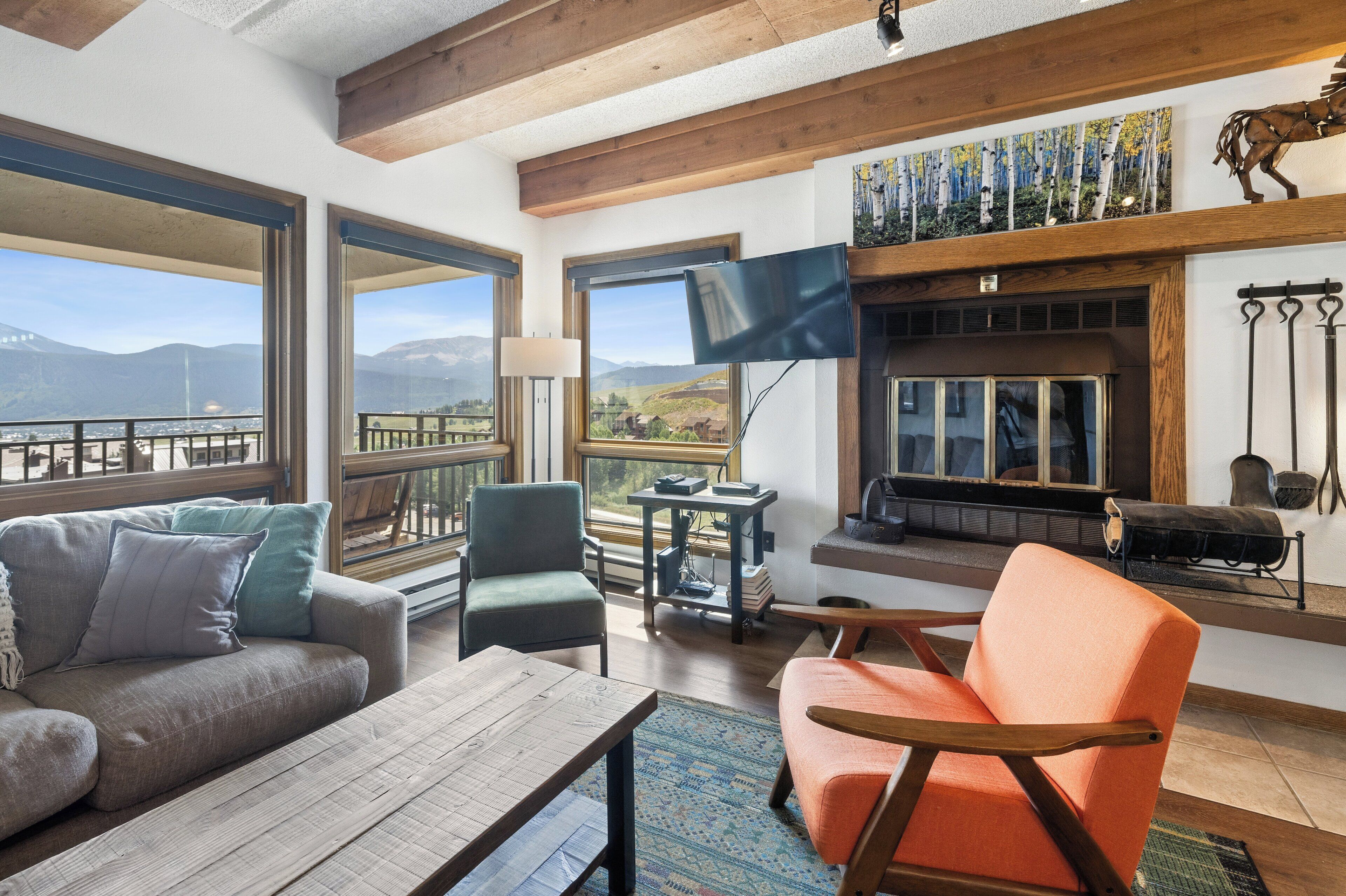 Plaza: 3 Bedroom 3 Bath 4 Peak | Living area | TV