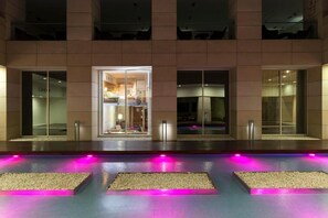 Duplex Suite, Smoking