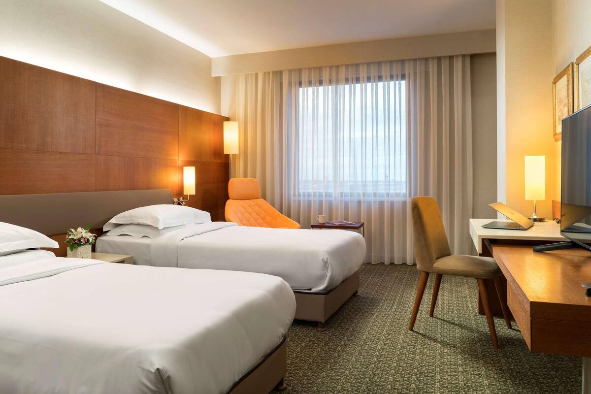 Hochwertige Bettwaren, Daunenbettdecken, Minibar, Zimmersafe