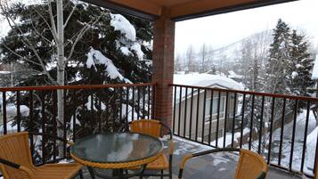 Standard Room, Multiple Beds | Terrace/patio