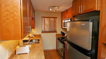 Deluxe Room, 1 Queen Bed with Sofa bed | Private kitchen | Fridge, microwave, coffee/tea maker, cookware/dishes/utensils