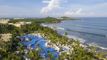 Private beach, free beach cabanas, sun loungers, beach towels