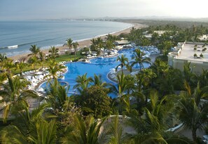 3 outdoor pools, free pool cabanas, pool umbrellas
