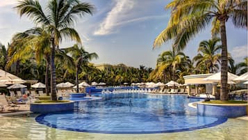 3 室外游泳池,免费小屋,池畔遮阳伞