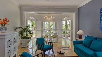 Master Suite Ocean View | Literie de qualité supérieure, couette en duvet d'oie, surmatelas