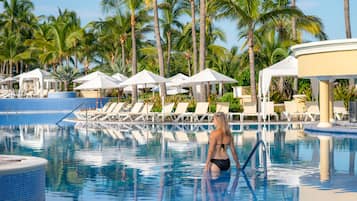 3 piscines extérieures, cabanons gratuits, parasols de plage