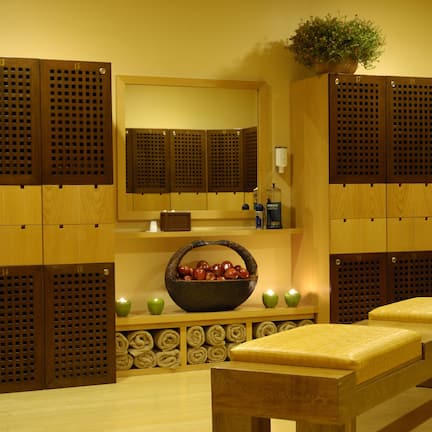 Couples treatment rooms, sauna, hot tub, steam room, body treatments
