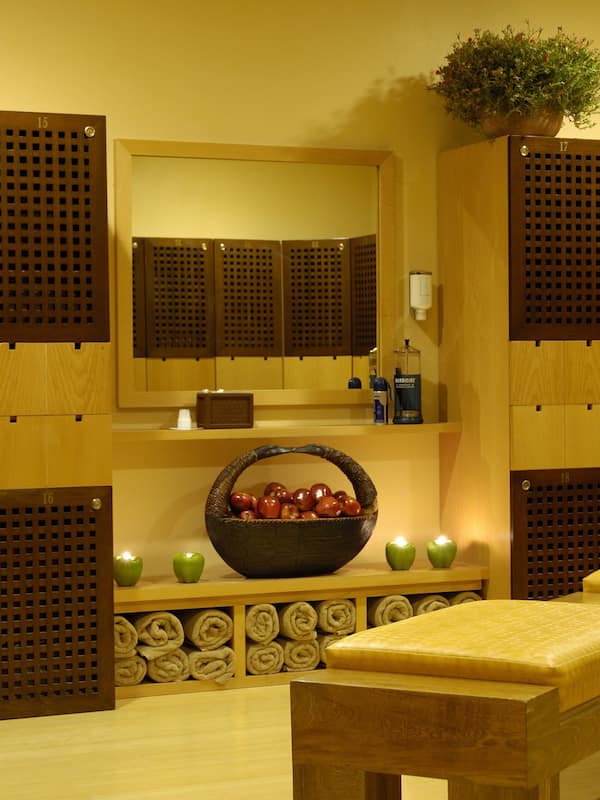 Couples treatment rooms, sauna, hot tub, steam room, body treatments
