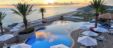 6 outdoor pools, pool umbrellas, pool loungers
