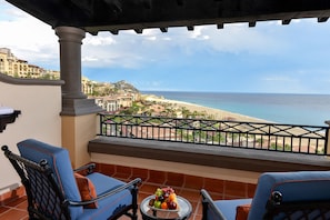 Näkymä rannalle/valtamerelle