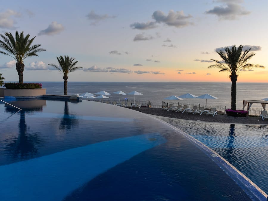 6 outdoor pools, pool umbrellas, pool loungers