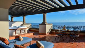 Super Executive Suite Ocean View with Jacuzzi | Terraza