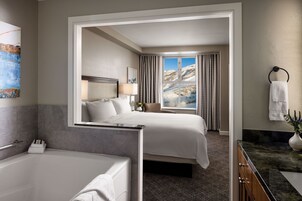 Badewanne und Dusche (separat), Haartrockner, Handtücher