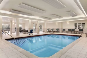 Indoor pool, sun loungers