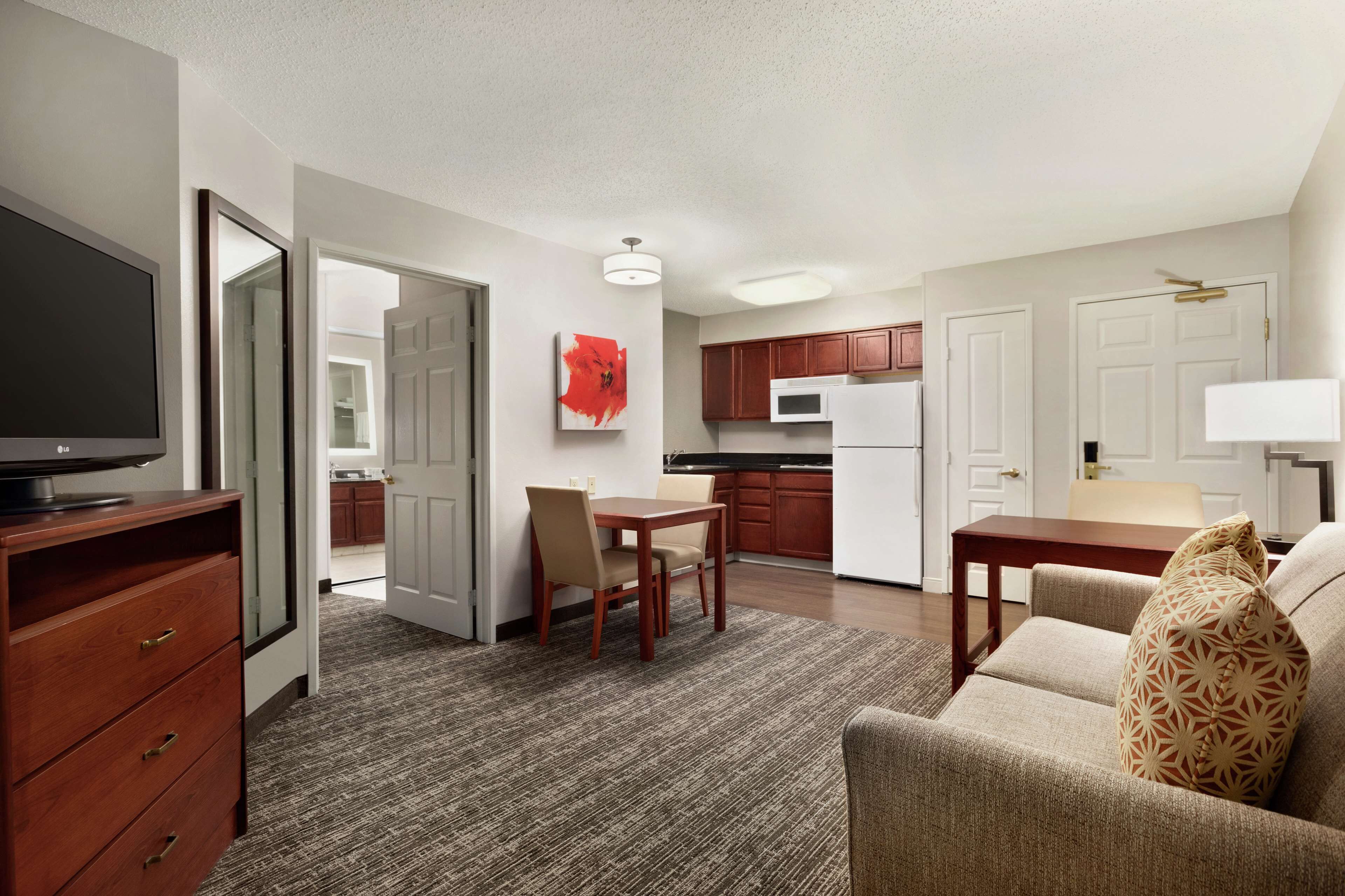 1 Queen Bed, 1 Bedroom Suite, Non-smoking