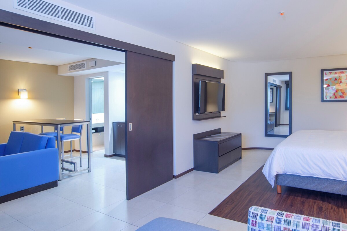 Premium bedding, in-room safe, desk, blackout curtains