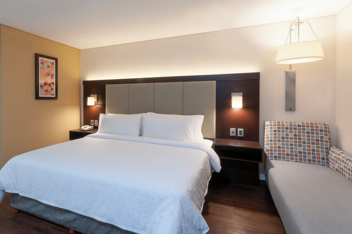 Standard Room, 1 King Bed