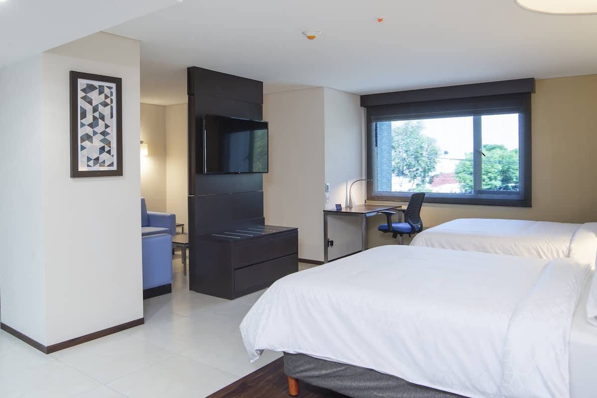 Premium bedding, in-room safe, desk, blackout drapes