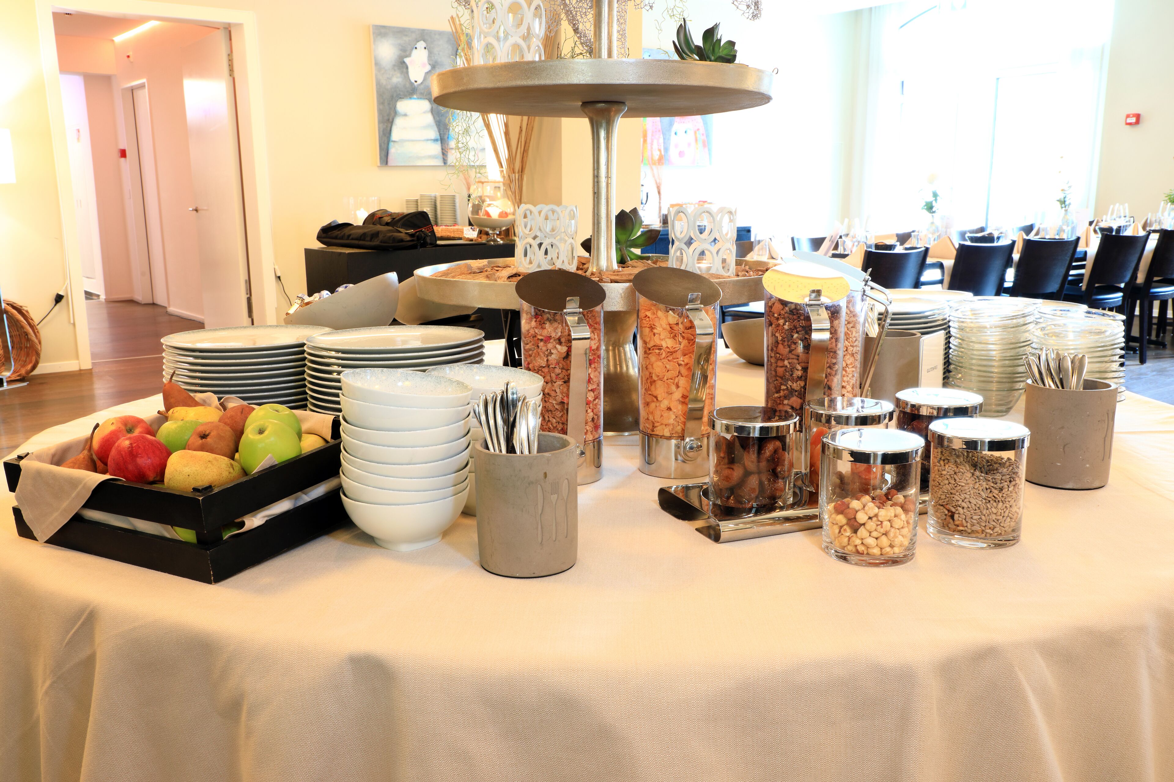 lunch and dinner served, mediterranean cuisine