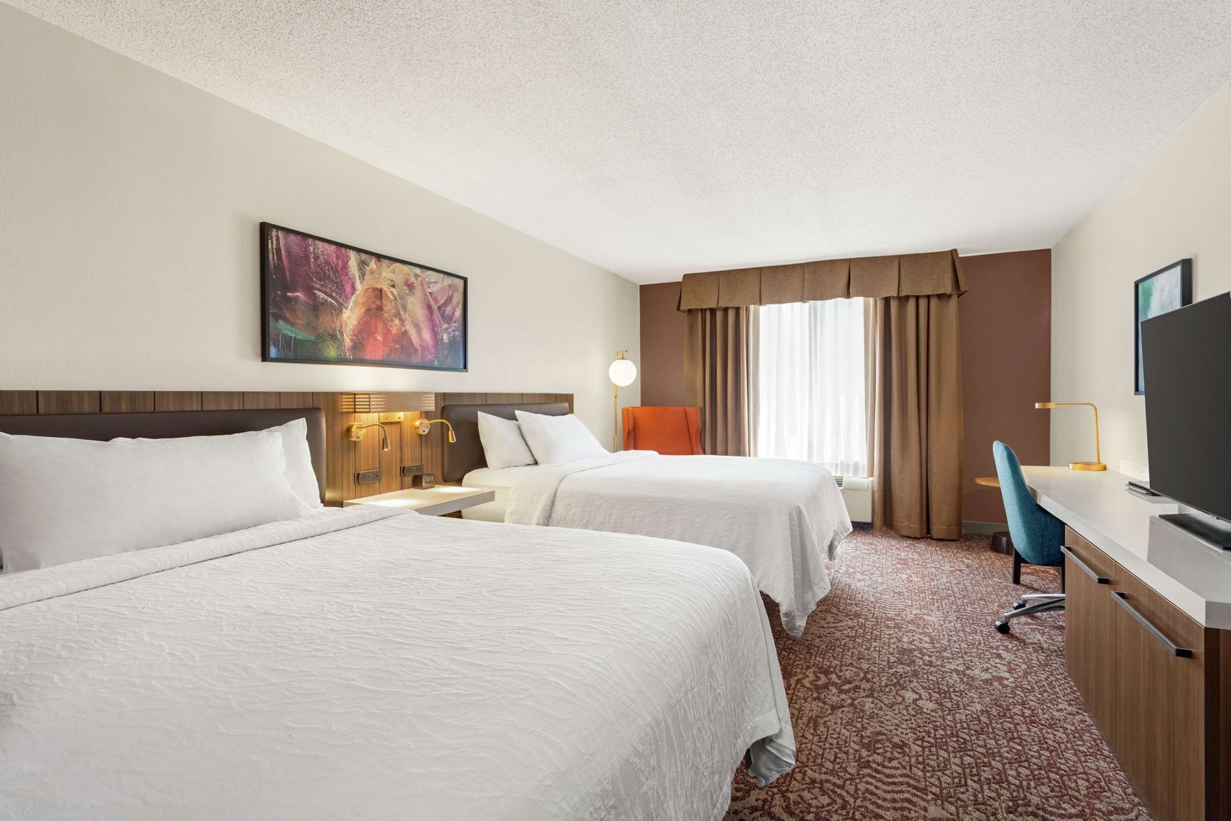 Hypo-allergenic bedding, in-room safe, desk, laptop workspace