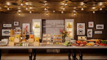 Café da manhã com buffet todos os dias mediante uma taxa