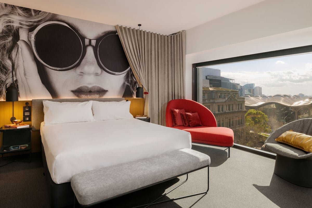 Ropa de cama de alta calidad, colchones con pillow-top y minibar