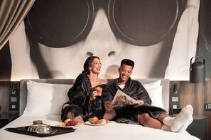 Suite, 1 soverom (Spencer Street View) | Sengetøy av topp kvalitet, senger med overmadrass og minibar